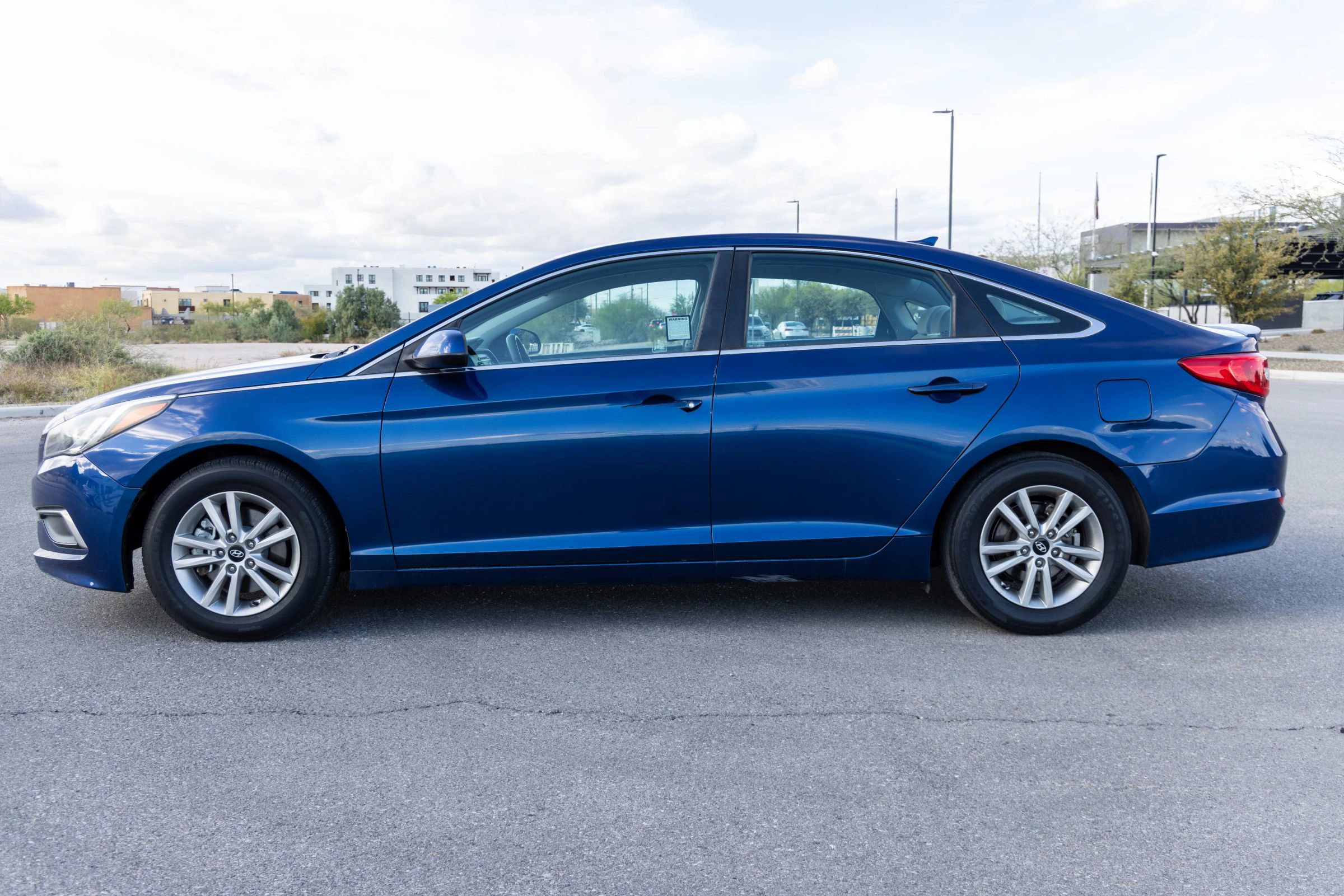 Used 2017 Hyundai Sonata SE FWD image 2