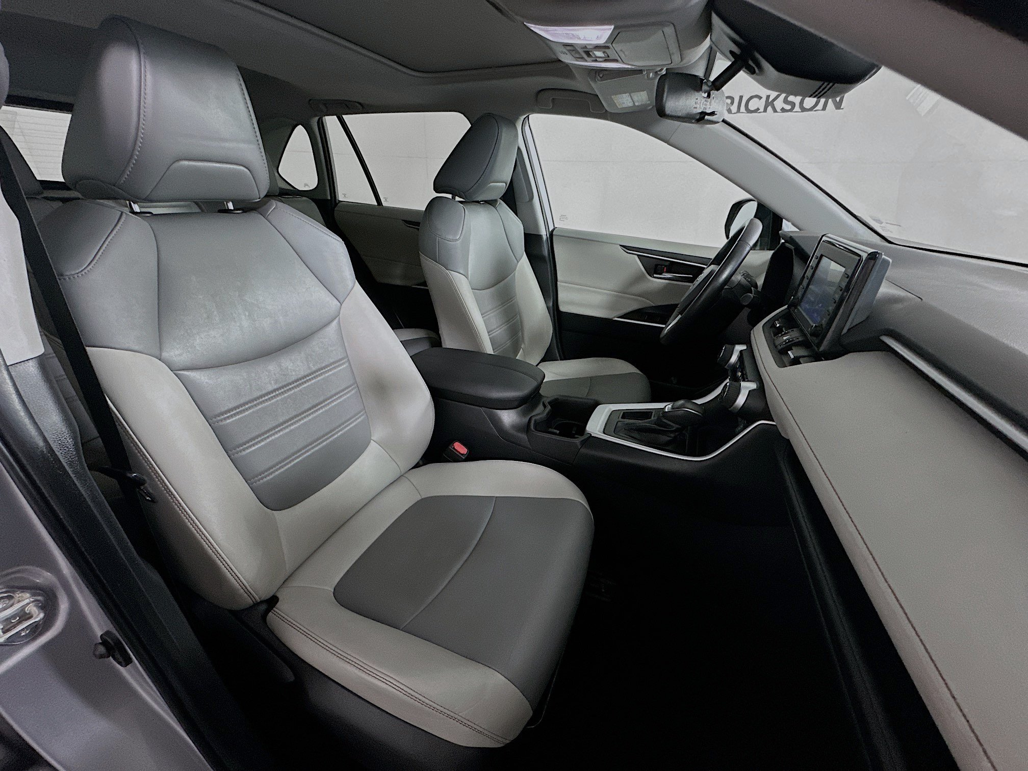 Used 2022 Toyota RAV4 XLE Premium FWD image 25
