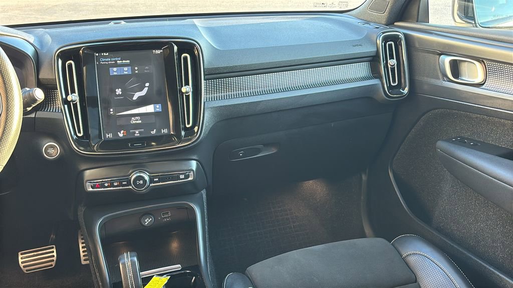 Used 2021 Volvo XC40 T5 R-Design w/ Climate Package image 8