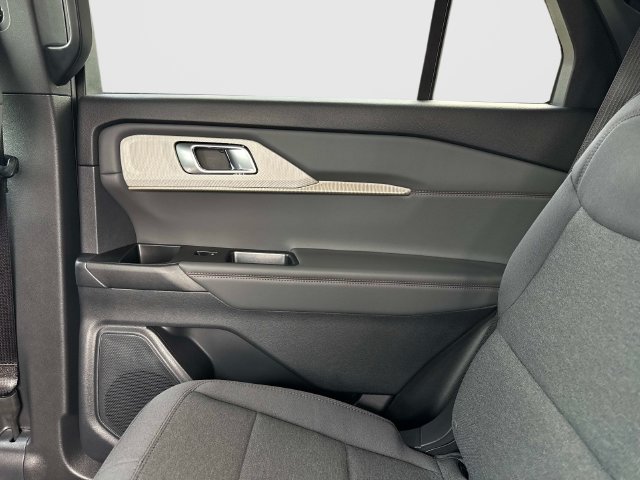 New 2027 Ford Explorer Active RWD image 16