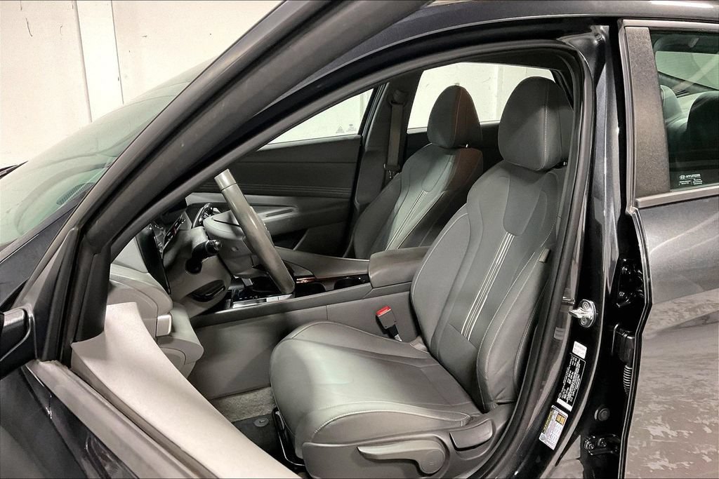 Used 2023 Hyundai Elantra SEL w/ Convenience Package FWD image 28