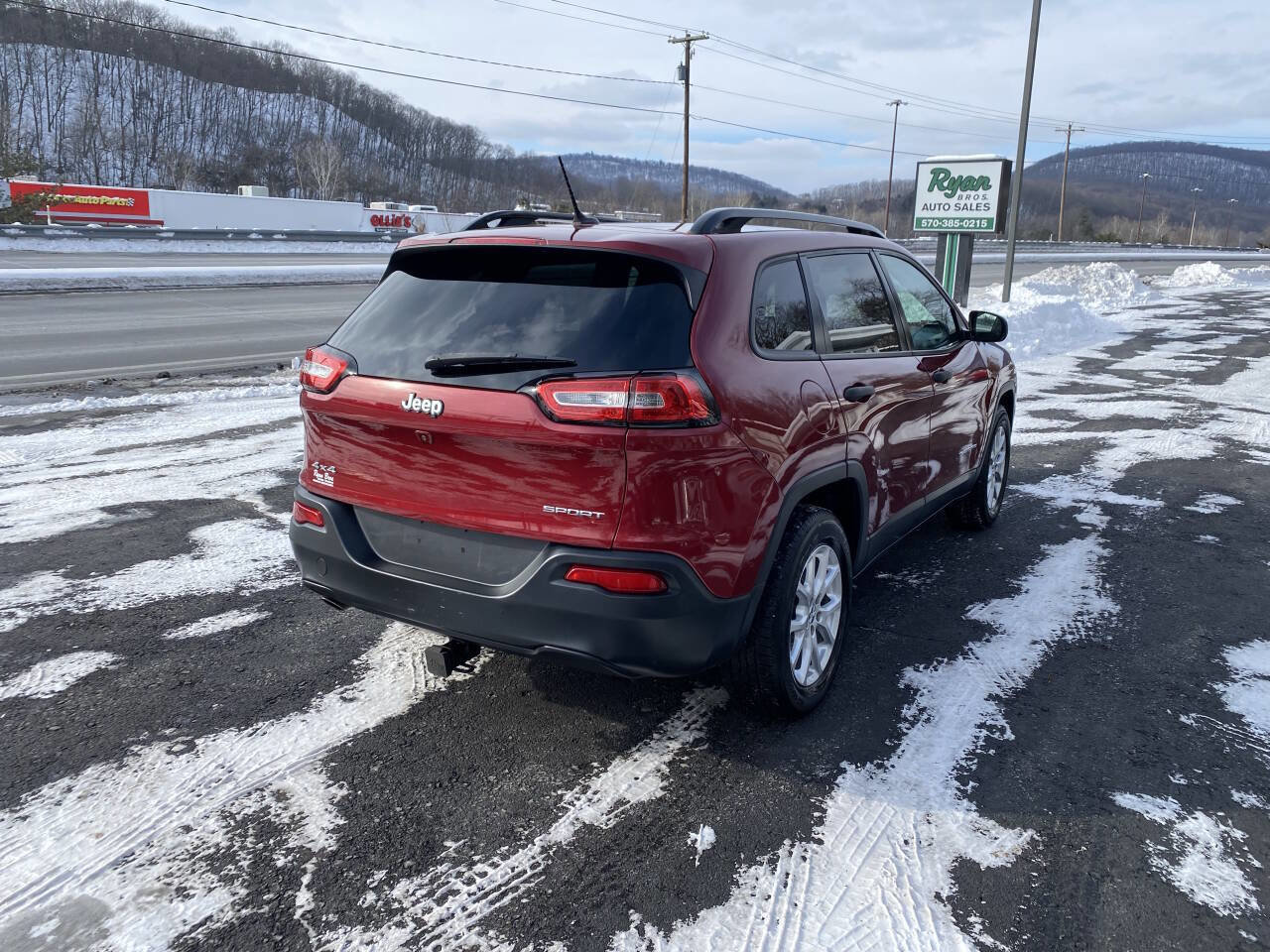 Used 2016 Jeep Cherokee Sport image 6
