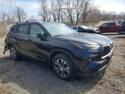 Used 2024 Toyota Highlander XLE AWD/4WD image 1