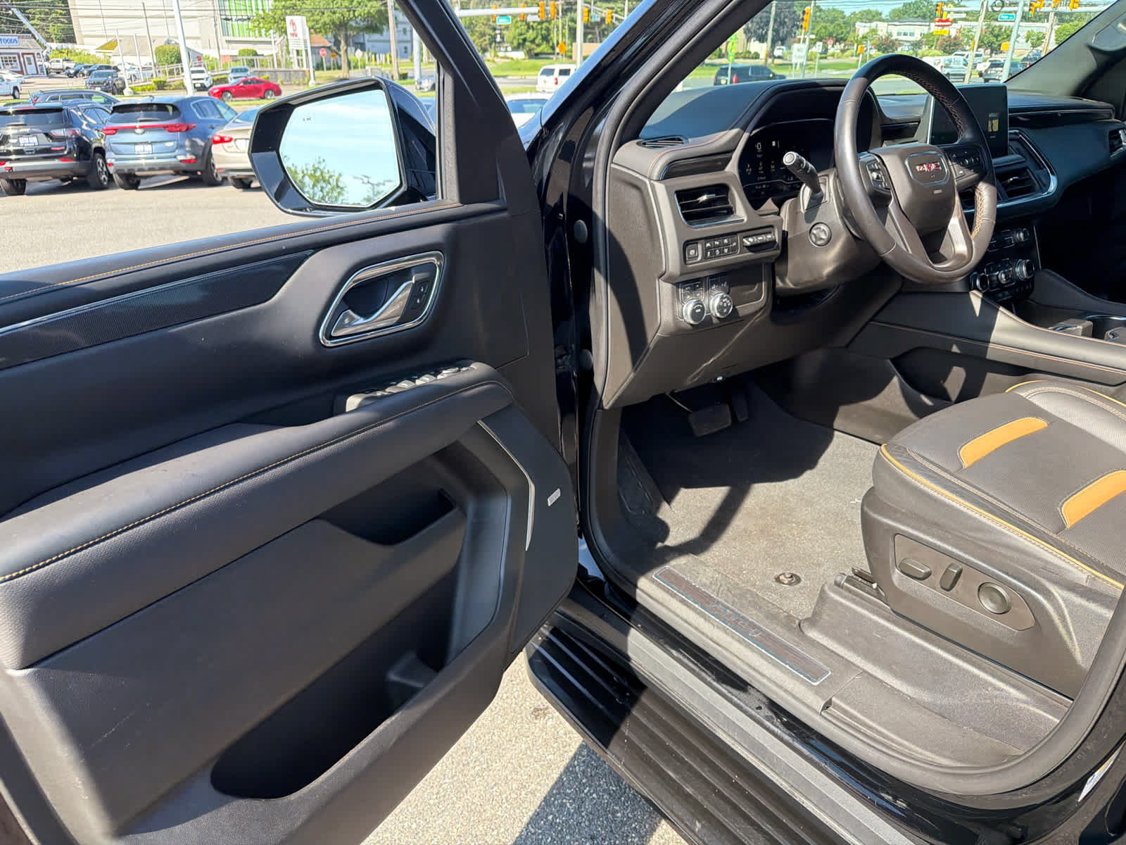 Certified 2022 GMC Yukon AT4 w/ Technology Package AWD/4WD image 9