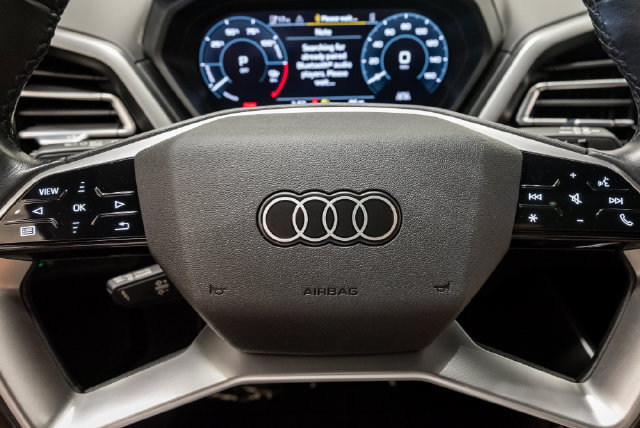 Used 2022 Audi Q4 e-tron Premium w/ Convenience Package AWD/4WD image 13