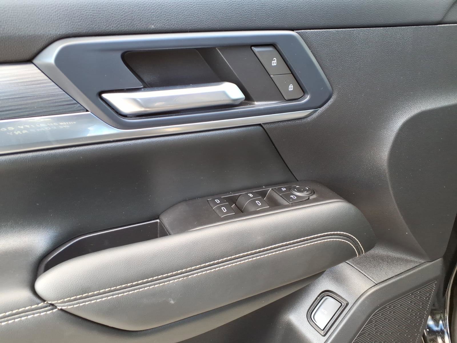 Certified 2025 GMC Terrain Elevation w/ Elevation Premium Package image 8