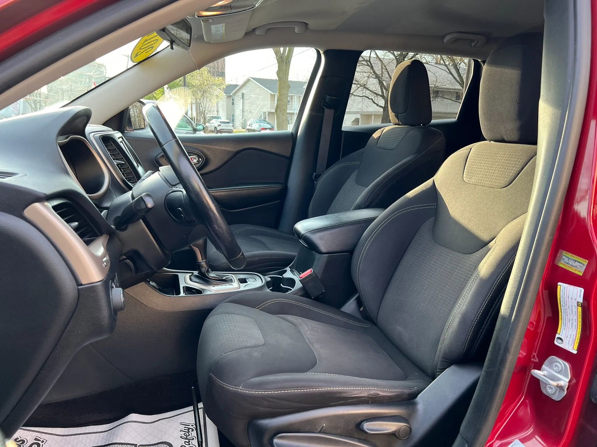 Used 2017 Jeep Cherokee Latitude image 11