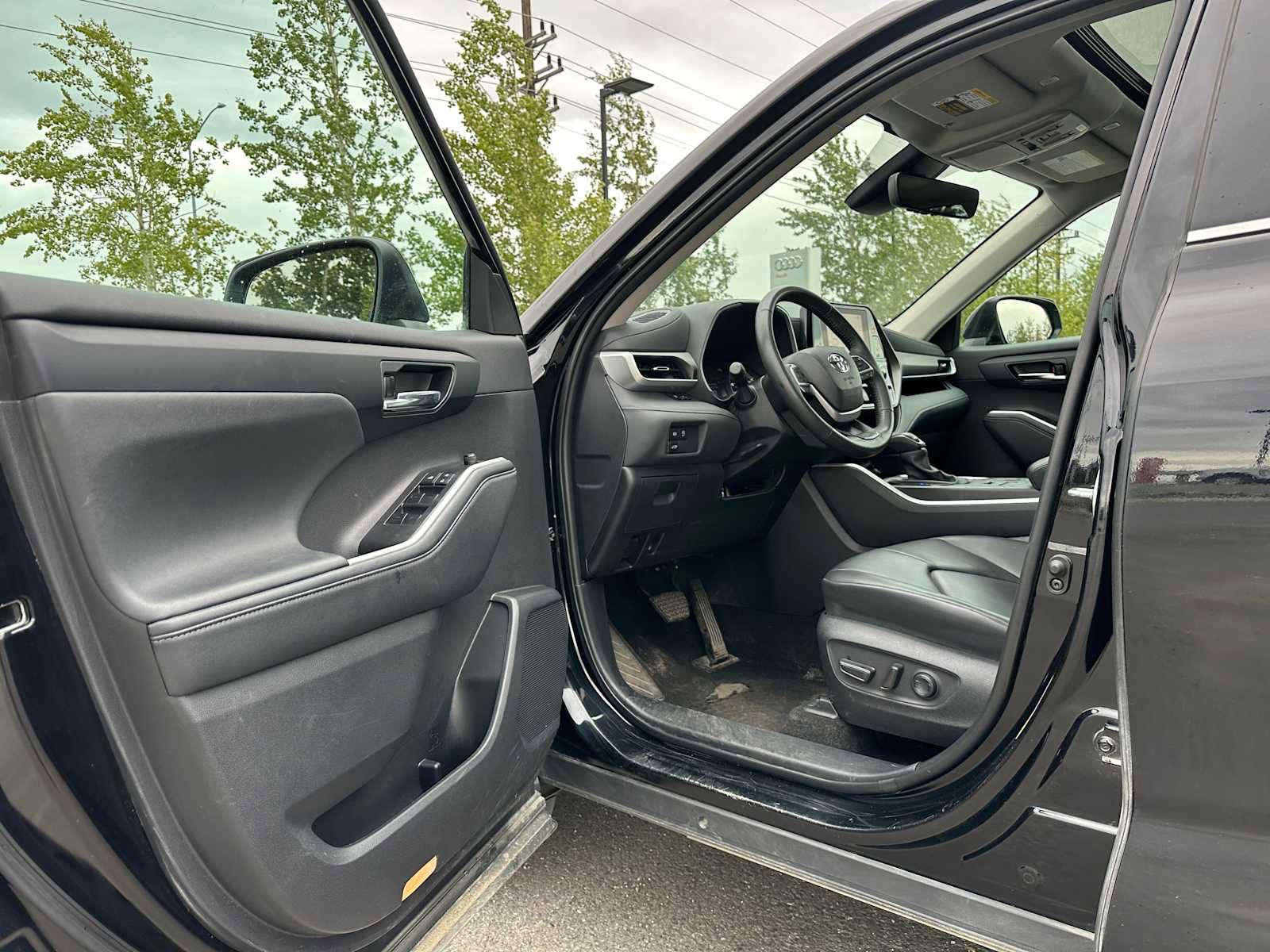 Used 2024 Toyota Highlander XLE image 20