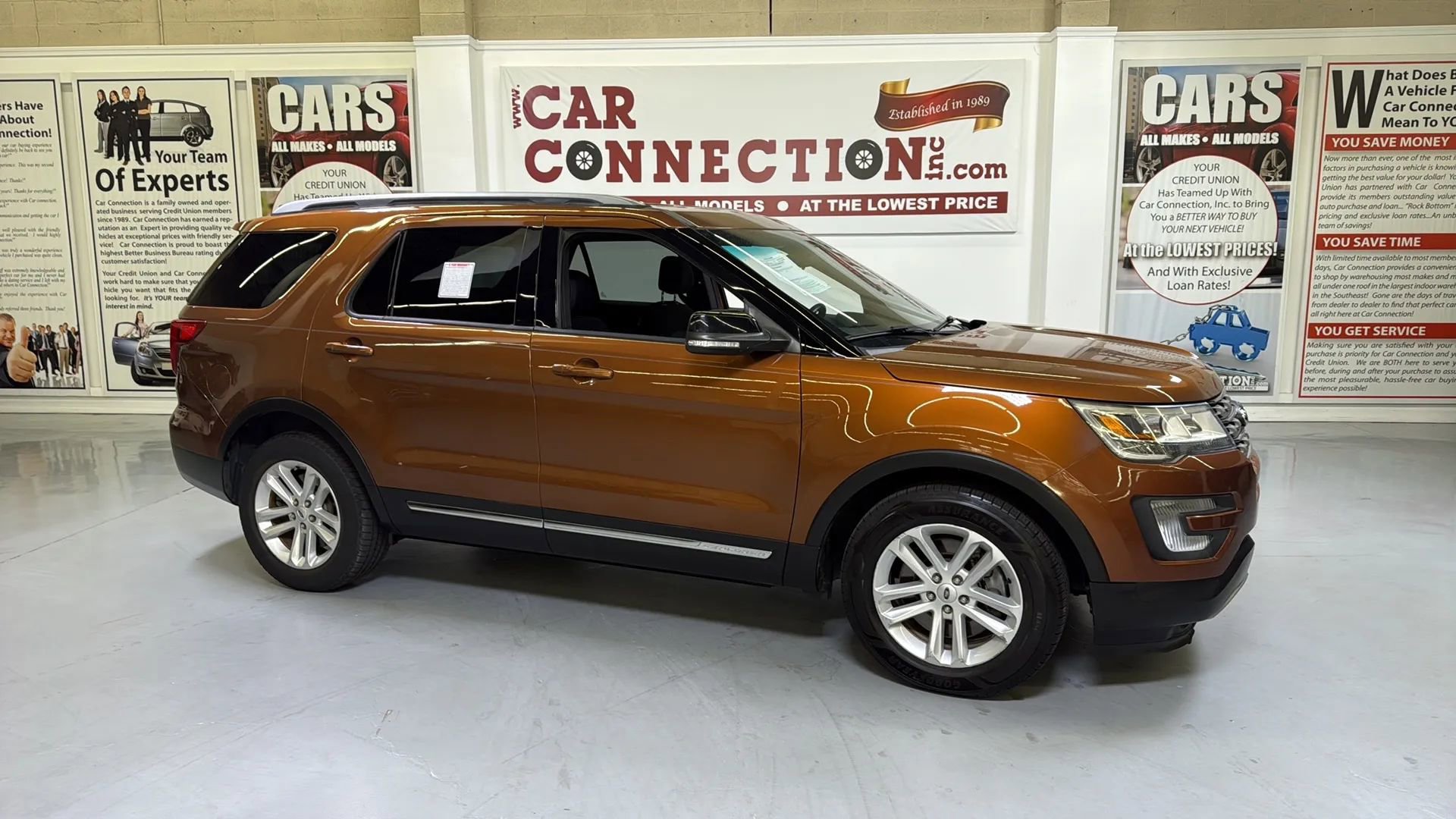 Used 2017 Ford Explorer XLT FWD image 1
