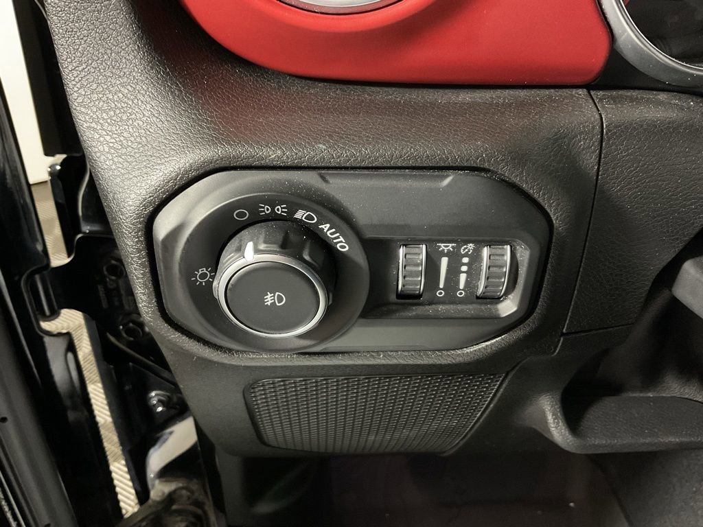 Used 2020 Jeep Wrangler Unlimited Rubicon w/ Uconnect 4C Nav & Sound Group AWD/4WD image 30
