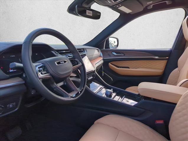 New 2025 Jeep Grand Cherokee Summit w/ Obsidian Package AWD/4WD image 3