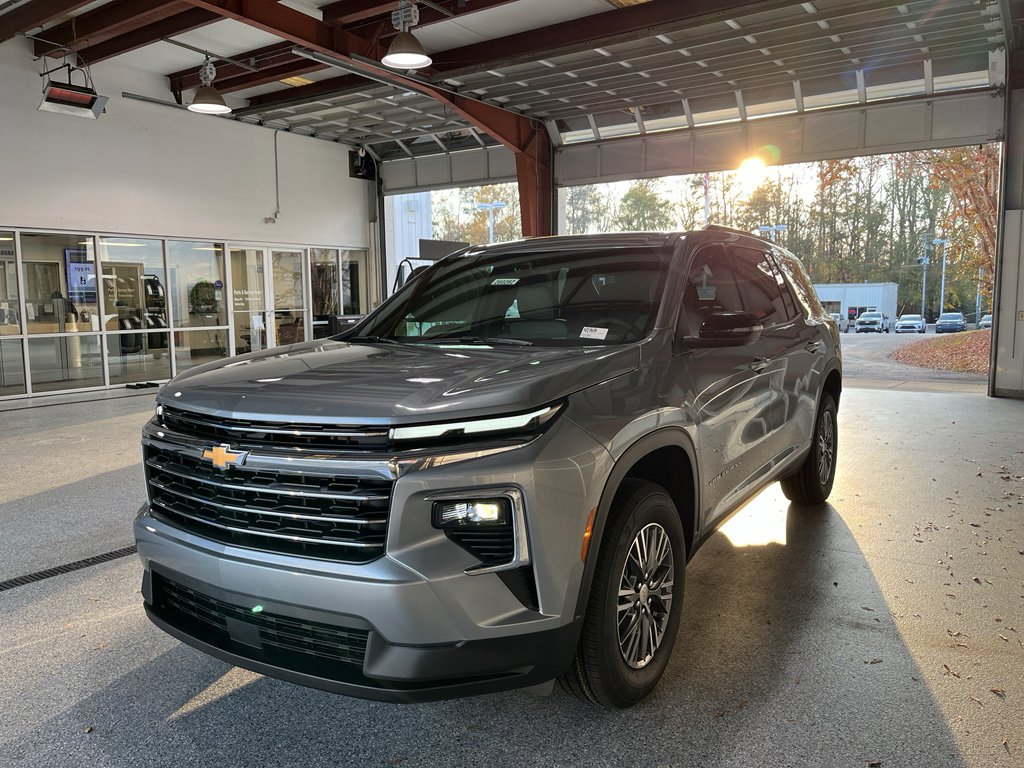 New 2026 Chevrolet Traverse LT w/ LPO, Floor Liner Package FWD image 4