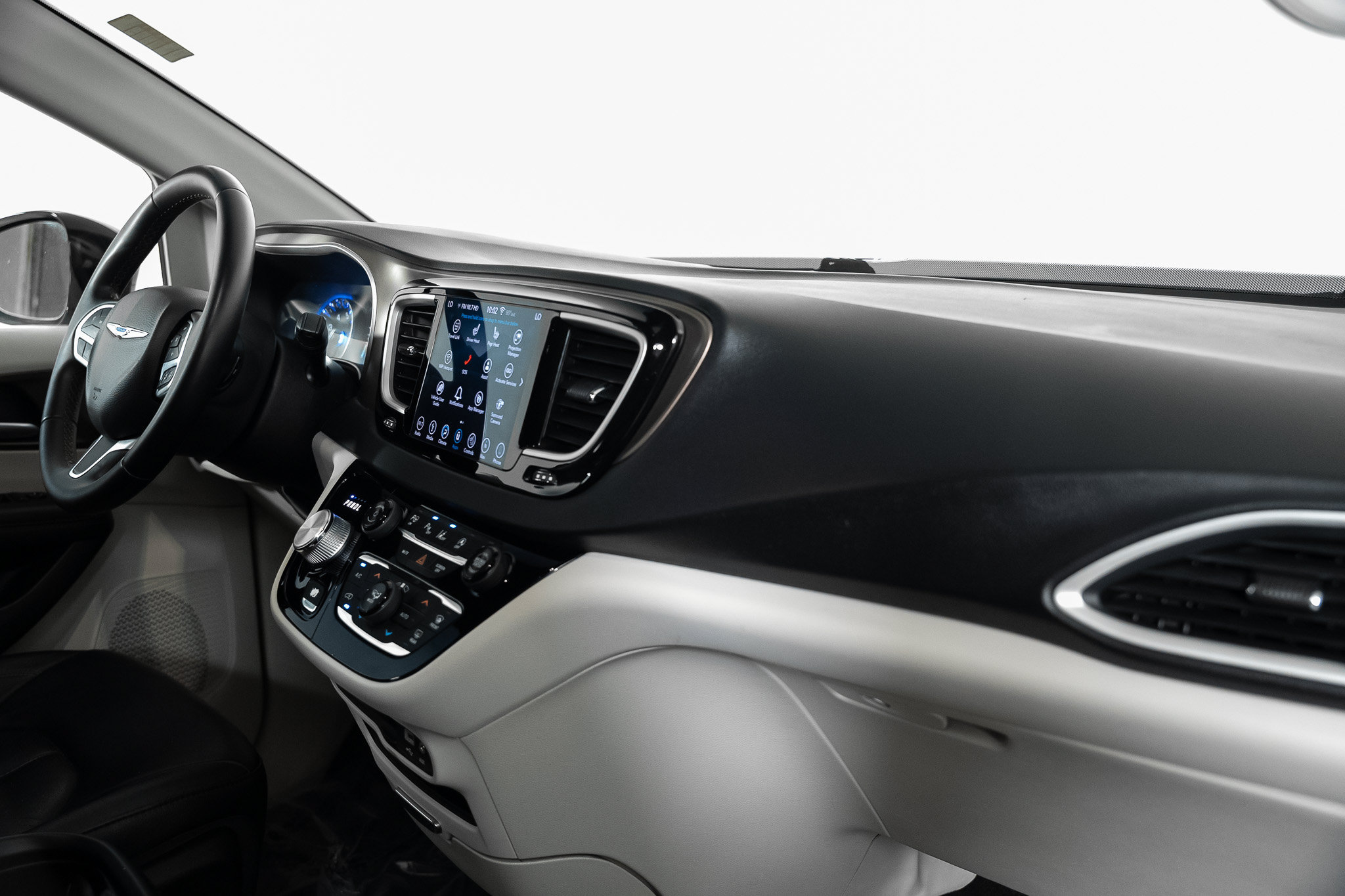 Used 2018 Chrysler Pacifica Touring-L w/ Advanced Safetytec Group FWD image 39