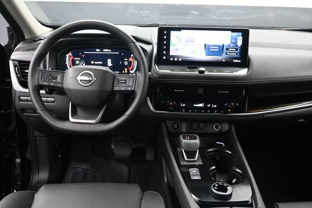 Used 2025 Nissan Rogue SL AWD/4WD image 11