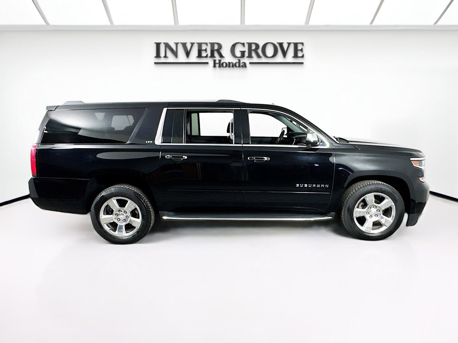Used 2016 Chevrolet Suburban LTZ AWD/4WD image 4