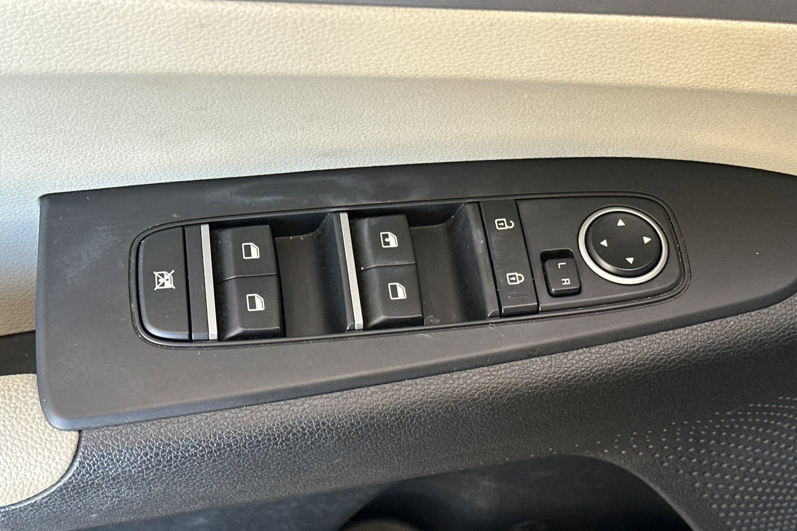 Used 2023 Kia Forte LXS w/ LXS Technology Package image 12