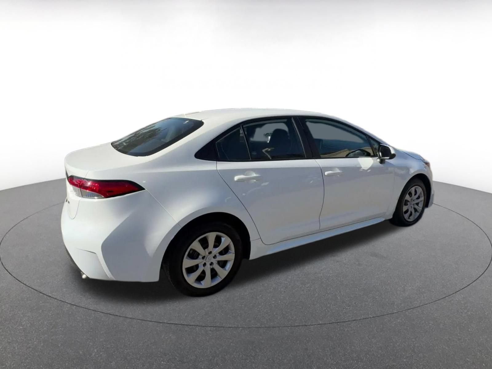 Used 2025 Toyota Corolla LE FWD image 12