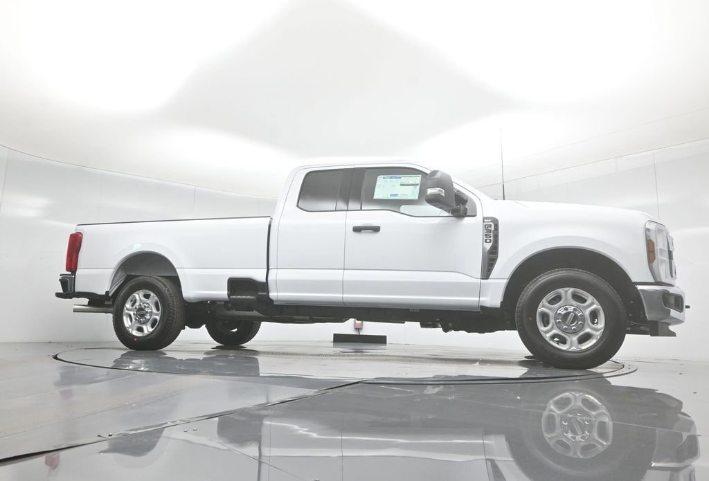 New 2026 Ford F350 XLT RWD image 3