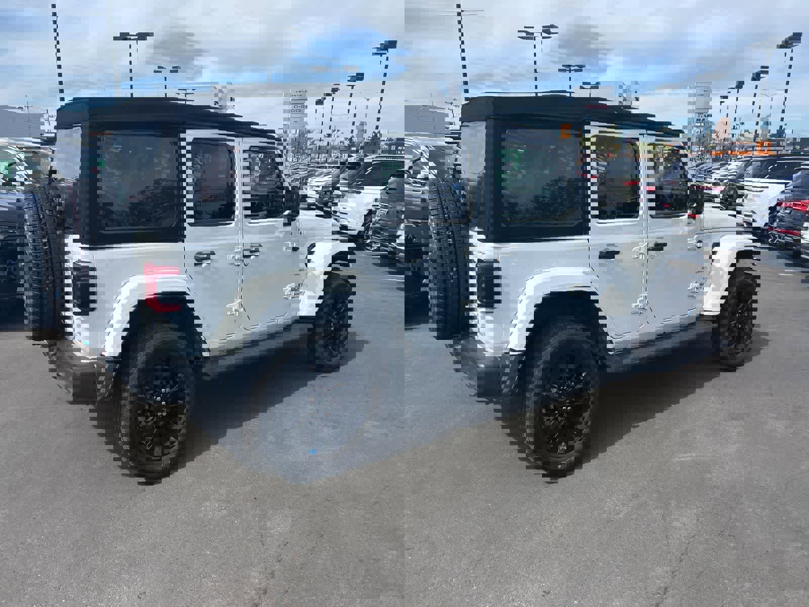 Used 2023 Jeep Wrangler Sahara image 8