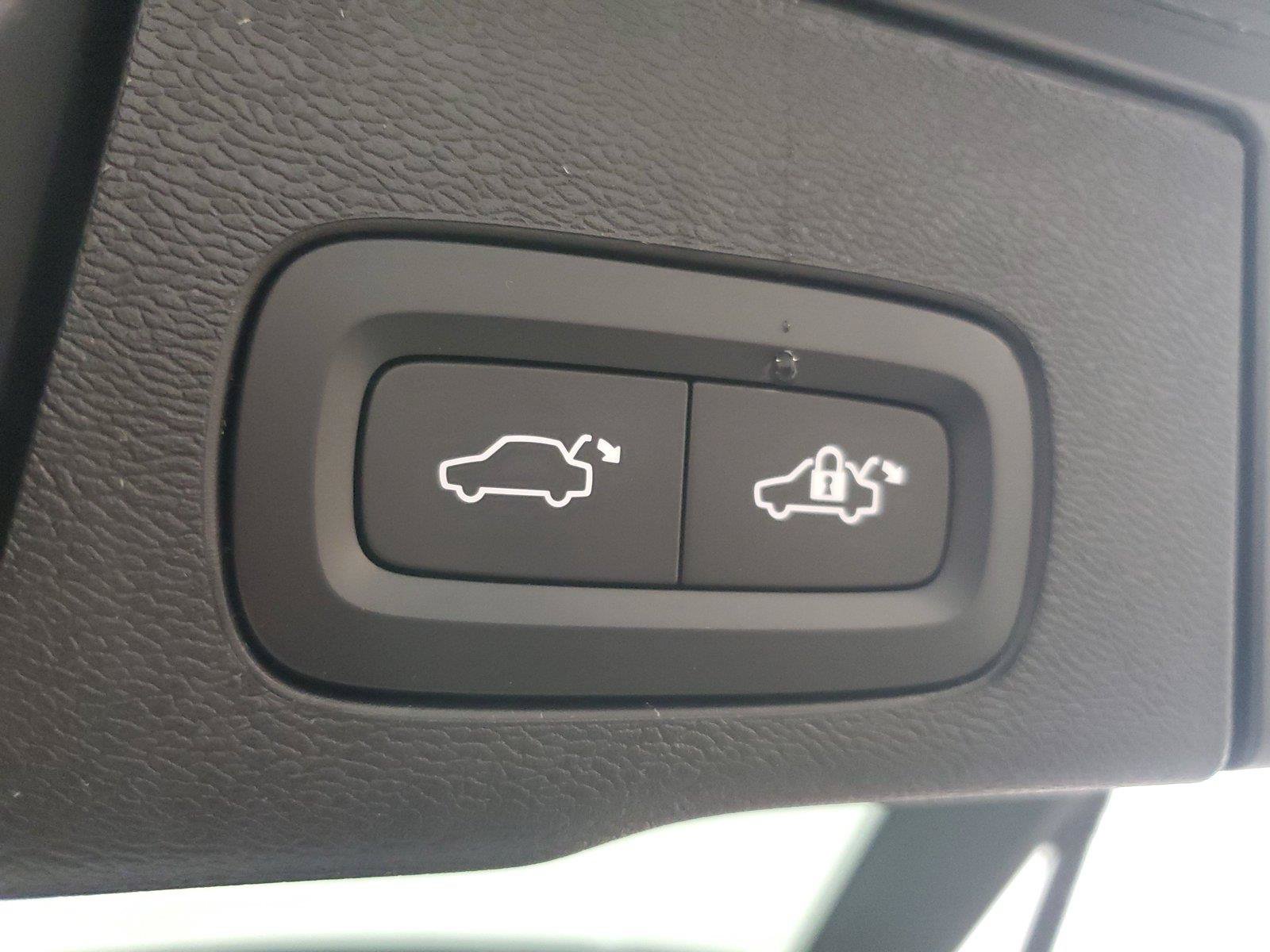 New 2027 Volvo XC60 B5 Plus AWD/4WD image 10