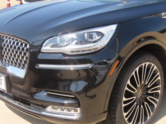 Certified 2023 Lincoln Aviator Black Label w/ Class IV Trailer Tow Package AWD/4WD image 3