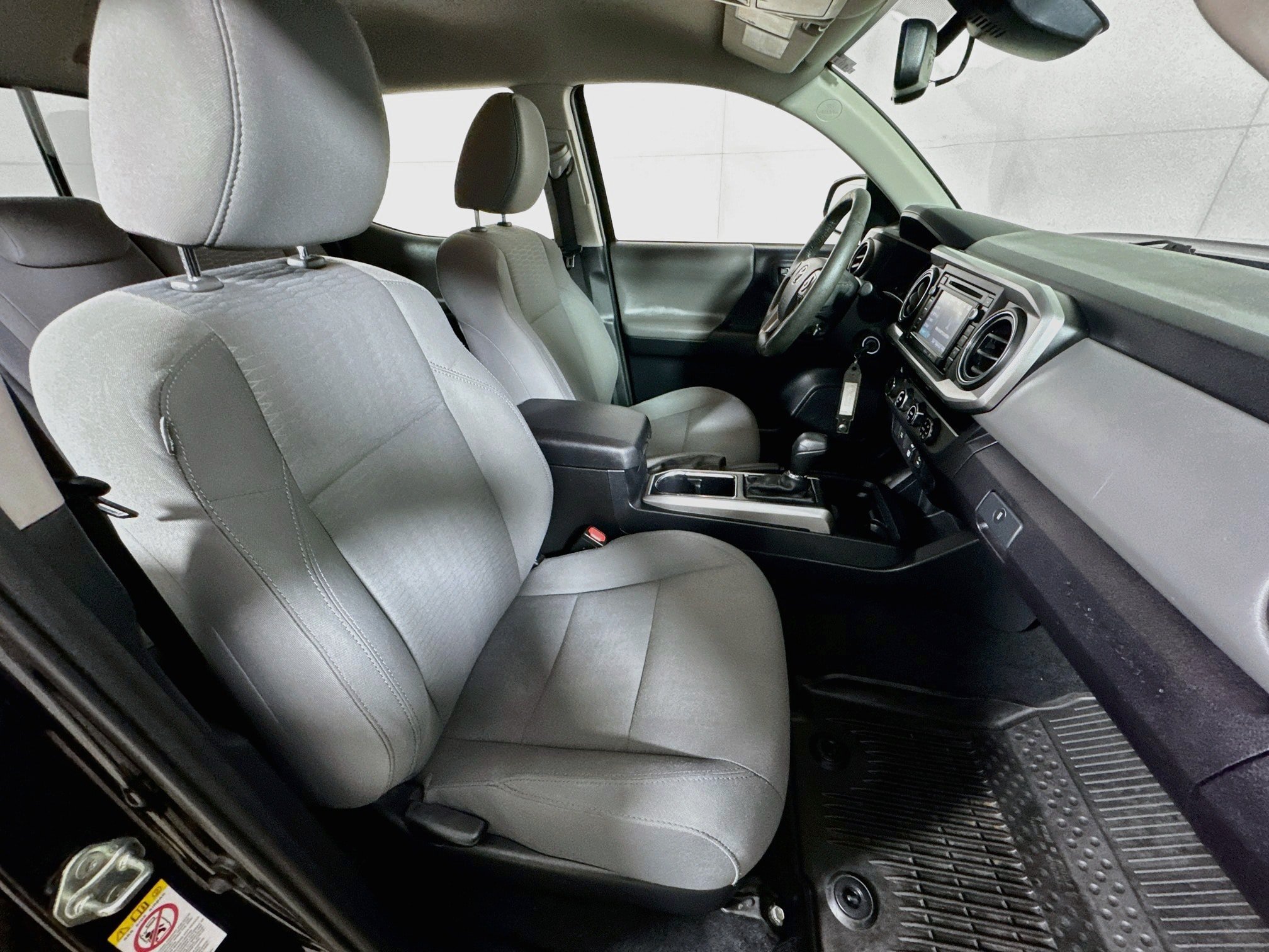 Used 2018 Toyota Tacoma SR5 AWD/4WD image 26