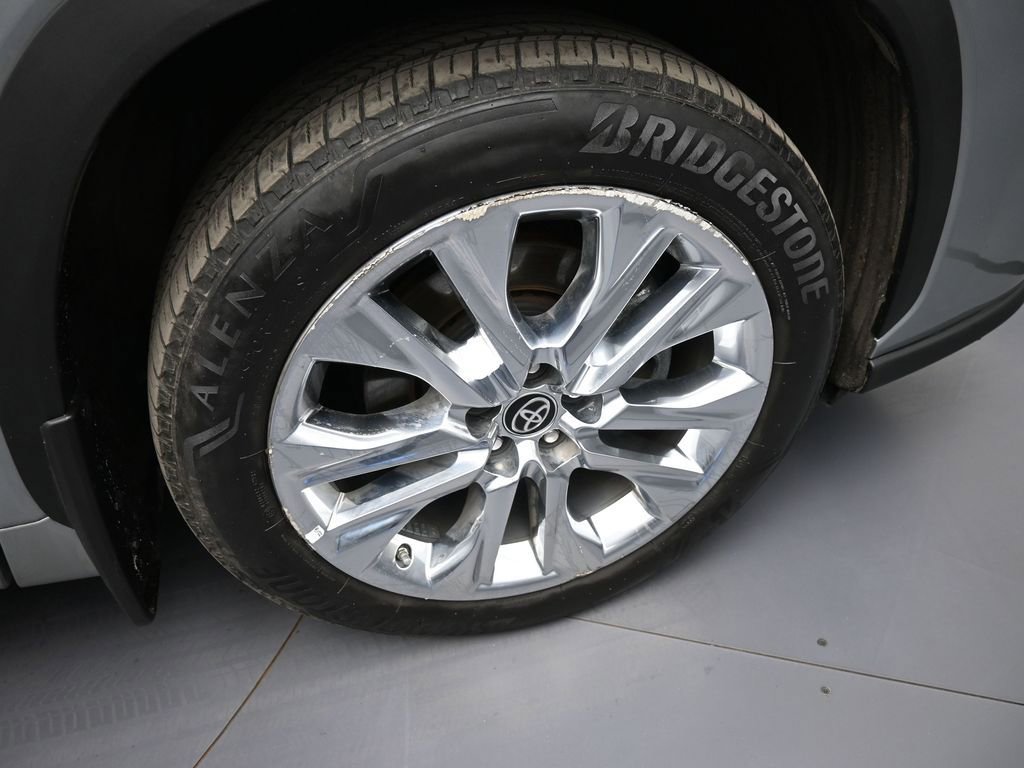 Certified 2024 Toyota Highlander Limited AWD/4WD image 14