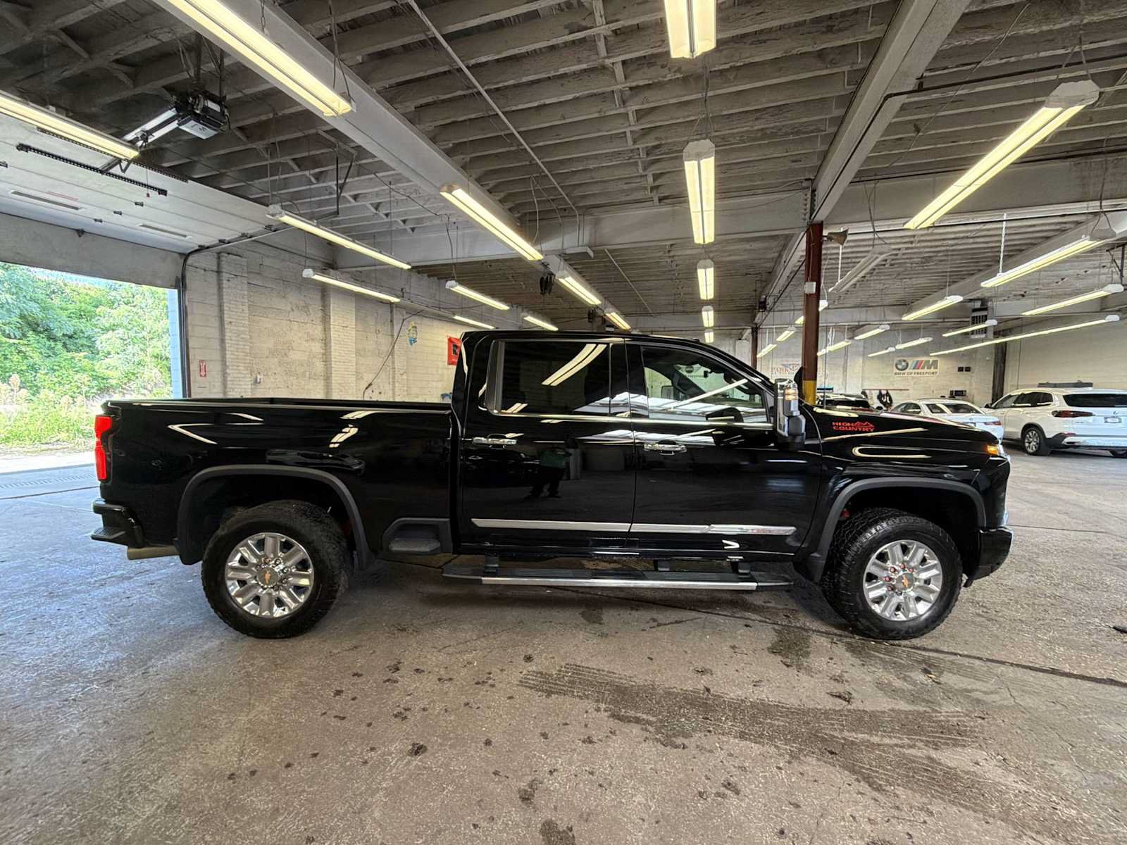 Used 2025 Chevrolet Silverado 2500 High Country w/ High Country Premium Package AWD/4WD image 7