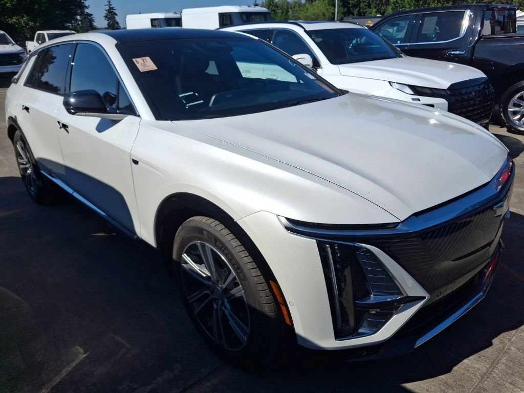 Used 2024 Cadillac Lyriq Luxury RWD image 2