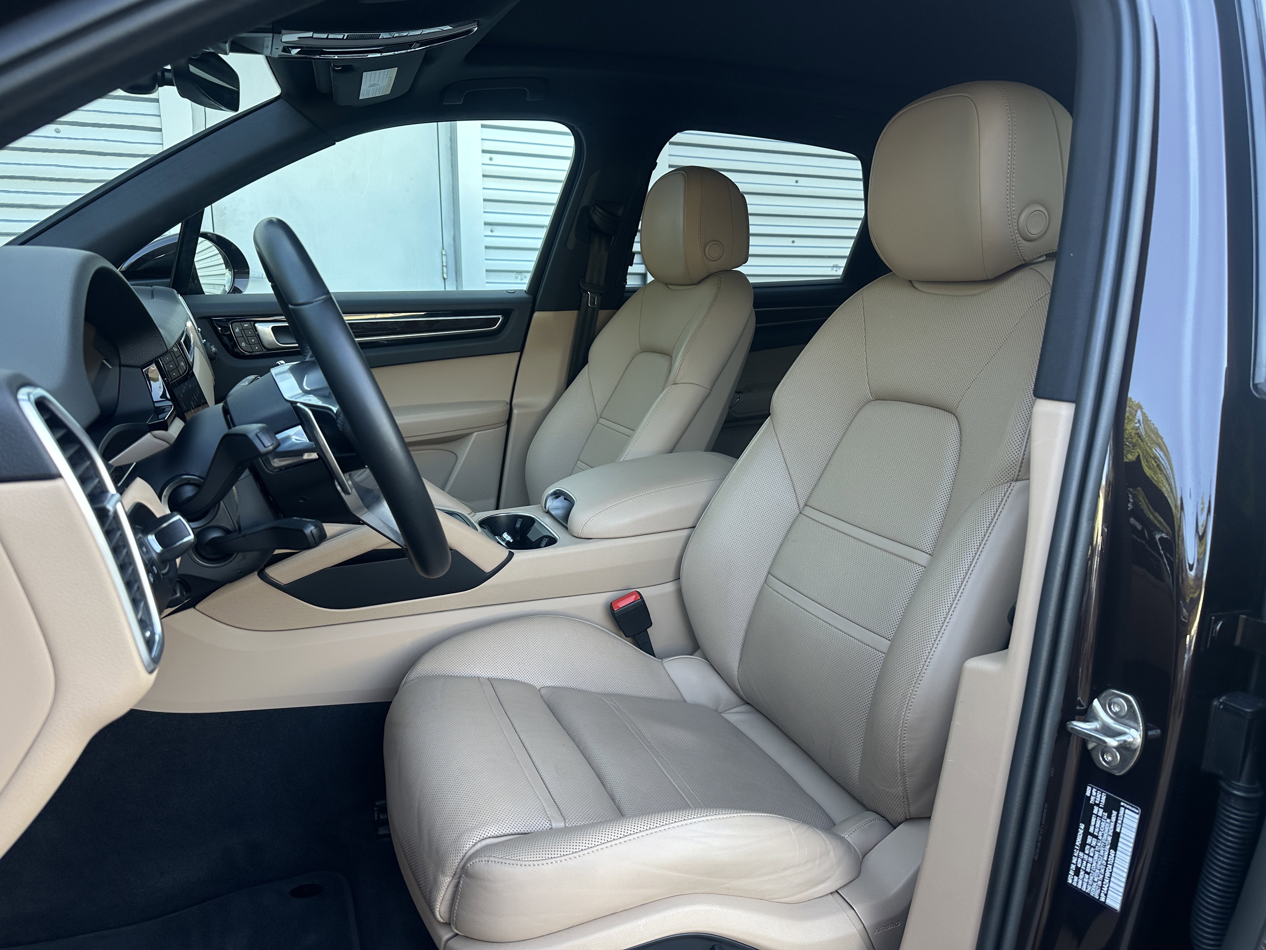 Certified 2023 Porsche Cayenne image 5