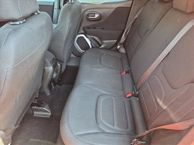 Used 2018 Jeep Renegade Latitude FWD image 18