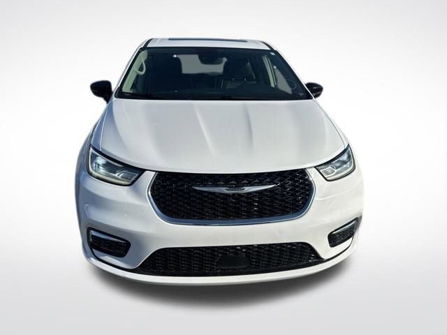 Used 2024 Chrysler Pacifica Limited image 8