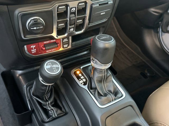 Used 2022 Jeep Gladiator Rubicon w/ Cold Weather Group image 31