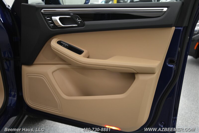 Used 2023 Porsche Macan AWD/4WD image 41
