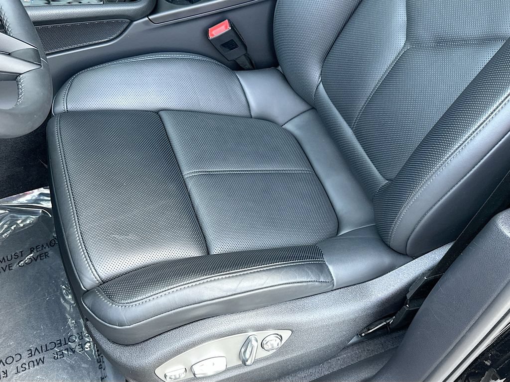 Certified 2026 Porsche Macan AWD/4WD image 22