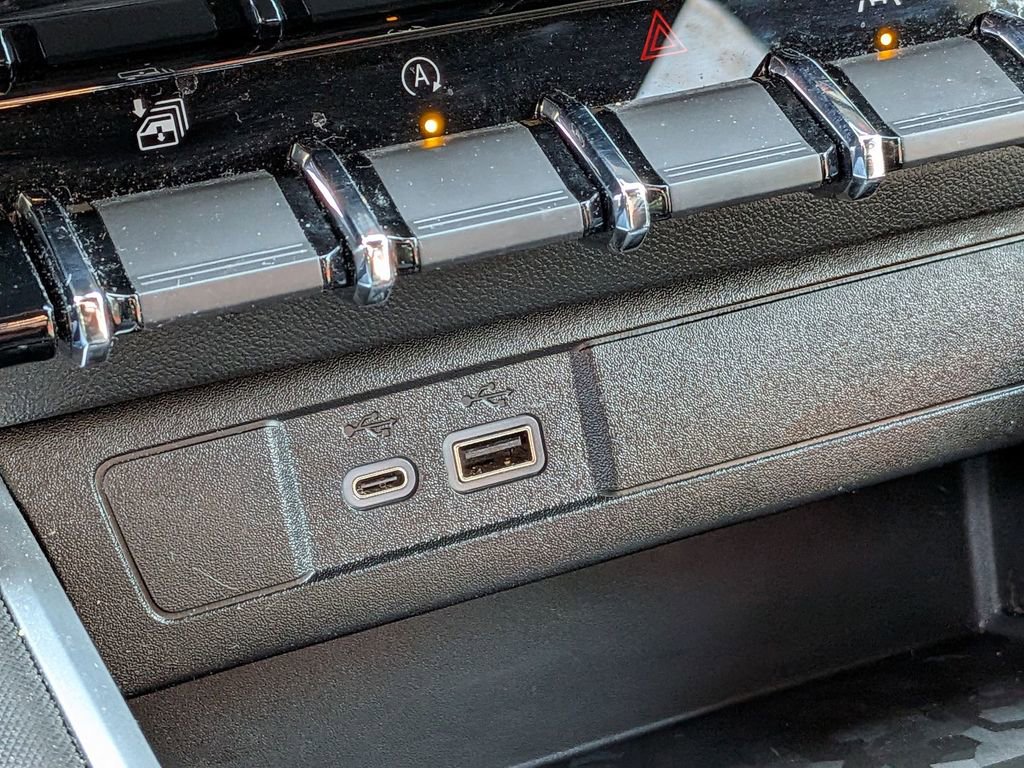 Used 2023 Chevrolet Colorado Z71 w/ Z71 Convenience Package 2 image 24