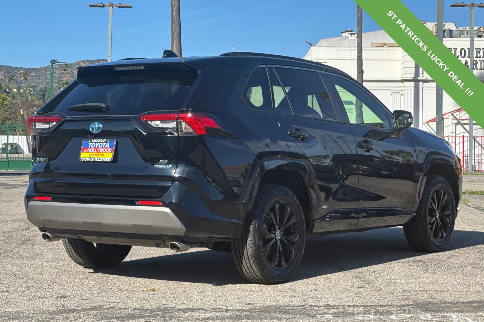 Used 2022 Toyota RAV4 SE w/ Convenience Package image 4