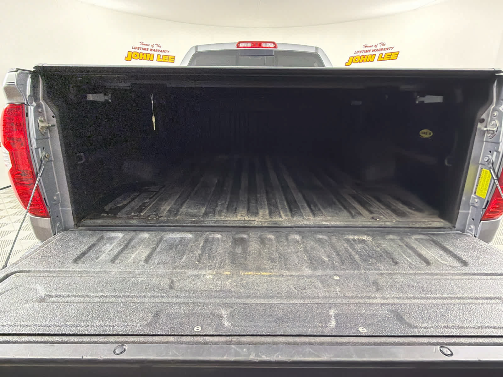 Used 2017 Toyota Tundra Limited w/ Limited Premium Package AWD/4WD image 5