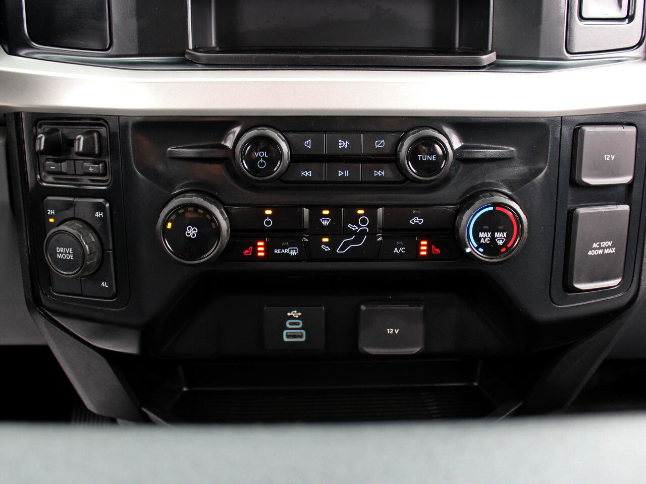 Used 2024 Ford F550 4x4 Crew Cab Super Duty w/ XLT Value Package image 28