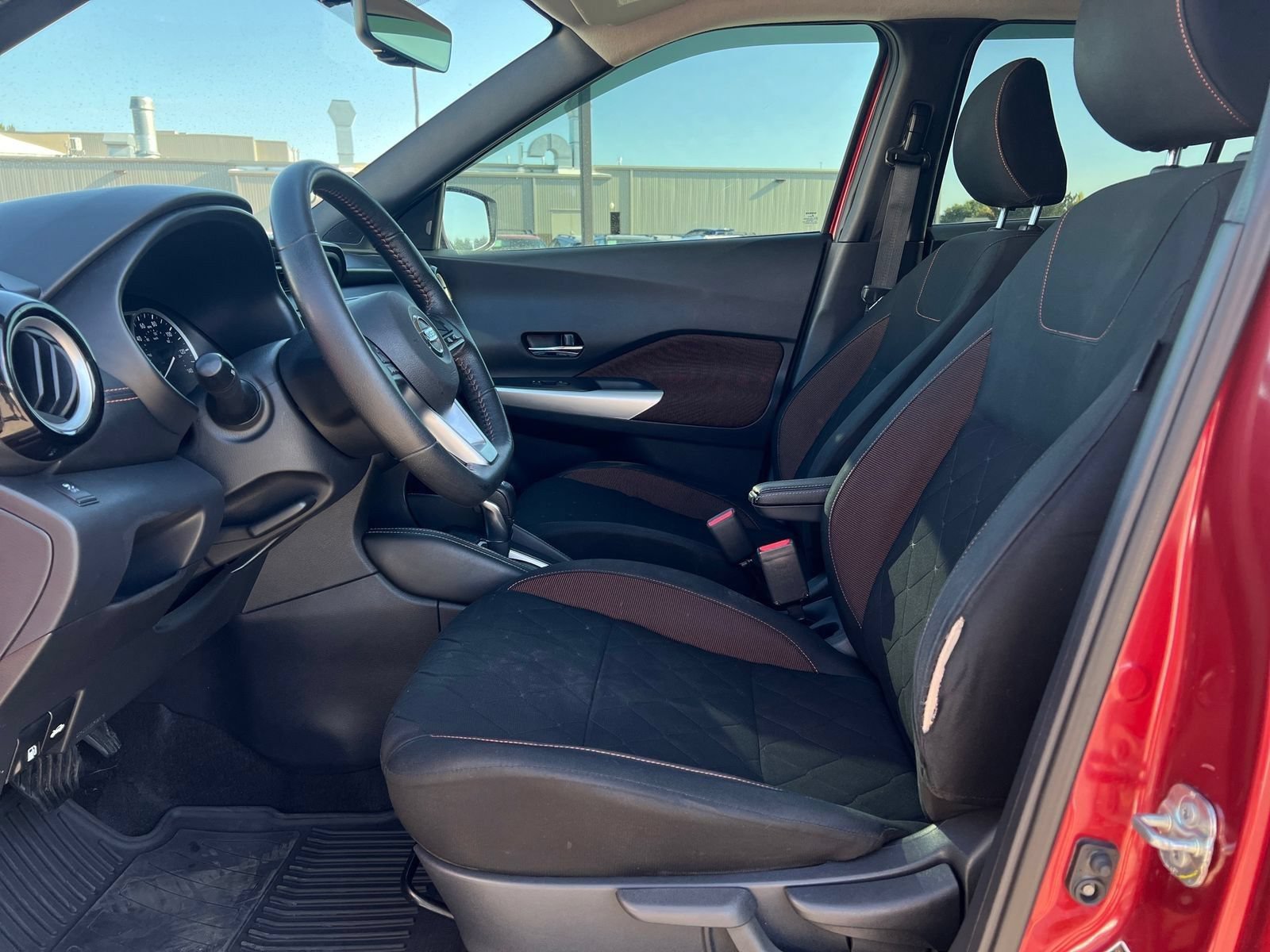 Used 2019 Nissan Kicks SR w/ Interior Electronics Package FWD image 17