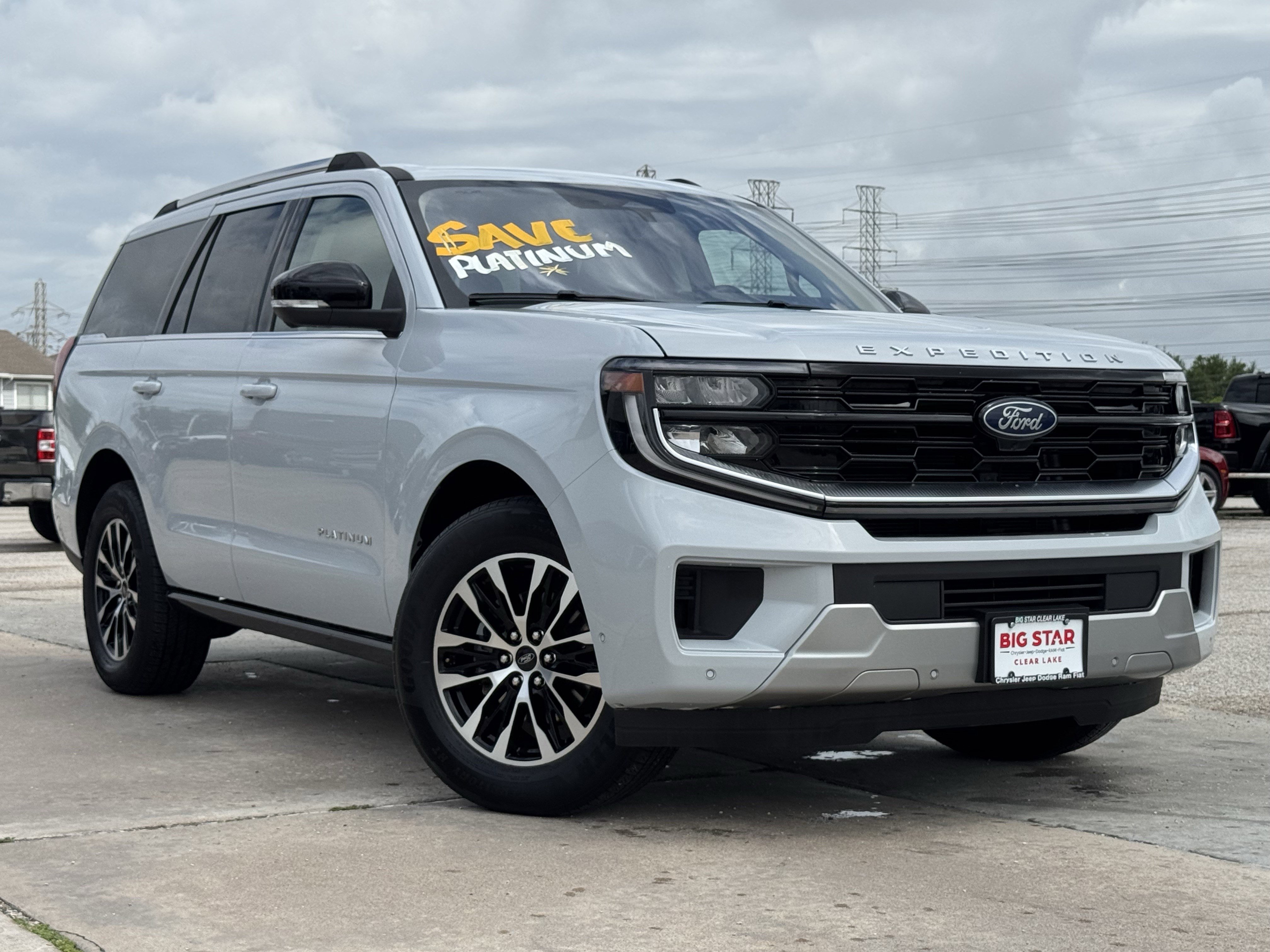 Used 2025 Ford Expedition Platinum AWD/4WD image 2