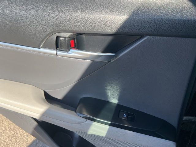 Used 2019 Toyota Camry SE w/ Carpet Mat Package image 20