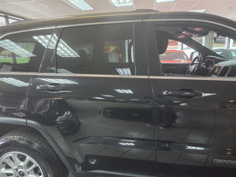 Used 2018 Jeep Grand Cherokee Laredo AWD/4WD image 34