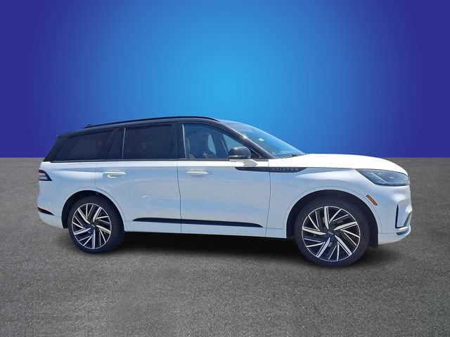Used 2025 Lincoln Aviator Black Label w/ Black Label Special Edition AWD/4WD image 4