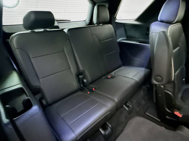 Used 2023 Chevrolet Traverse Premier image 32
