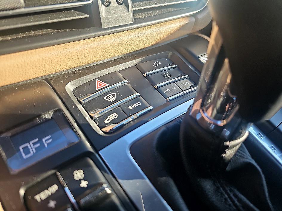 Used 2021 Porsche Macan image 27