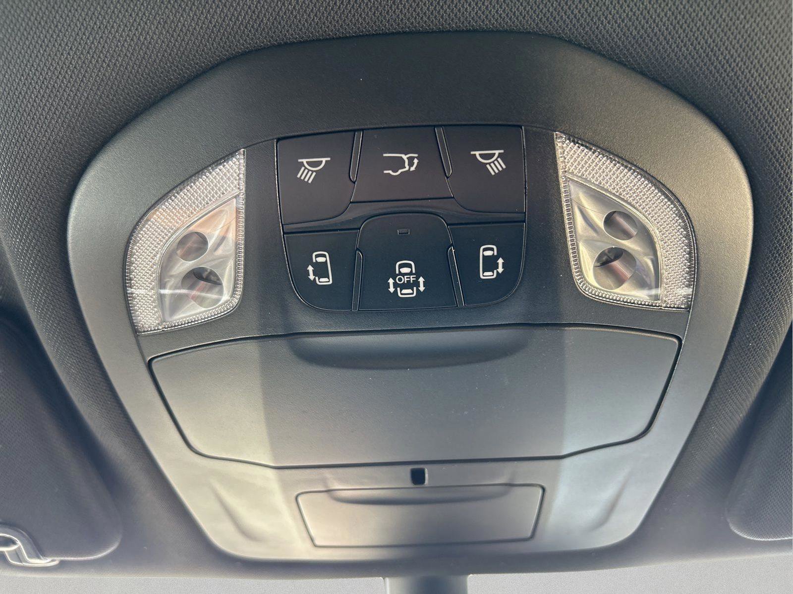 New 2026 Chrysler Voyager LX image 20