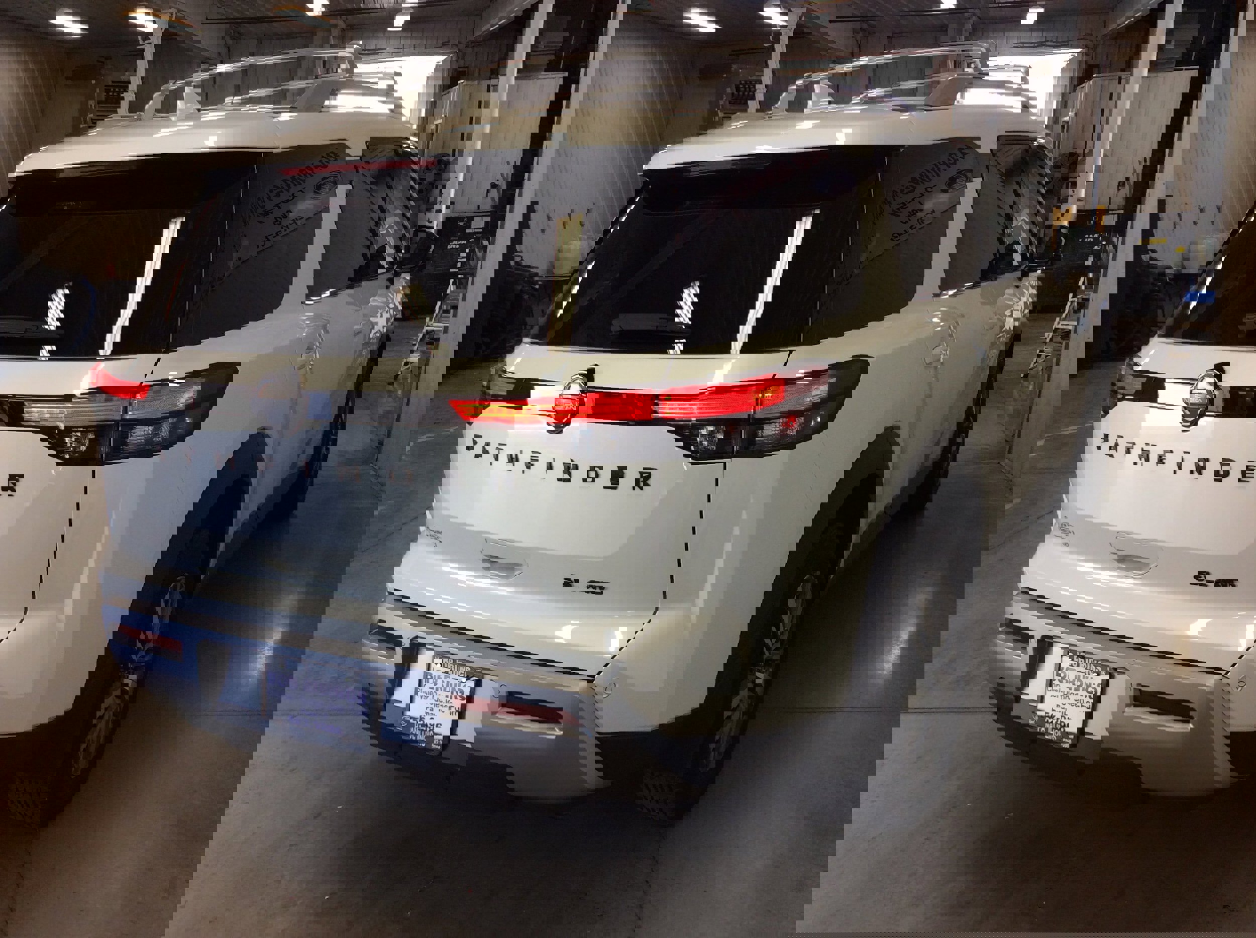 Used 2024 Nissan Pathfinder SL w/ Black Appearance Package image 7