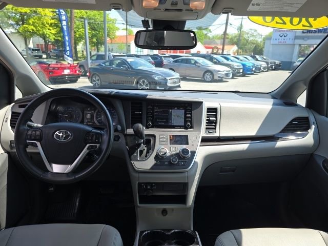 Used 2020 Toyota Sienna XLE w/ XLE Navigation Package AWD/4WD image 3