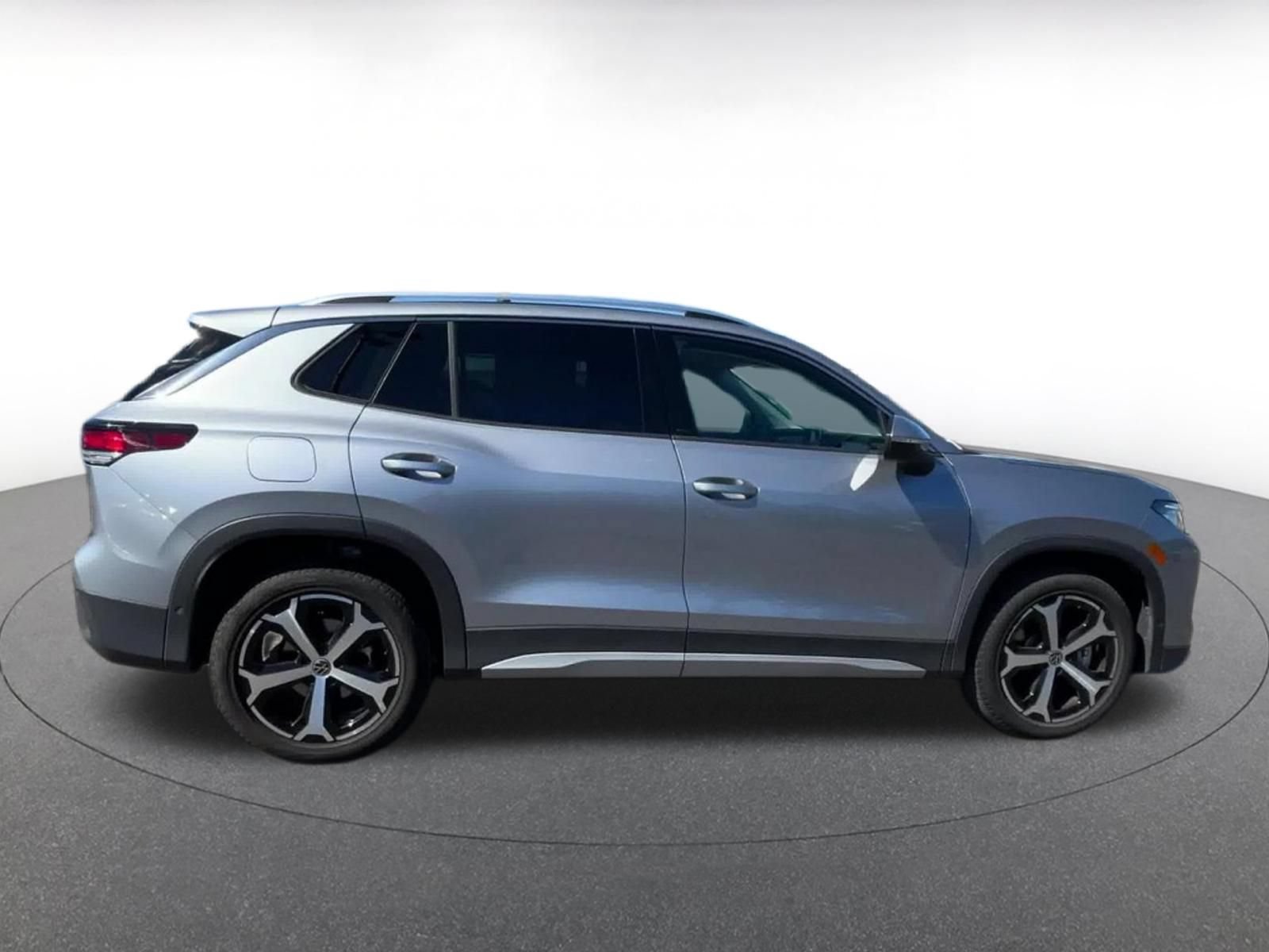 Used 2026 Volkswagen Tiguan SE AWD/4WD image 16
